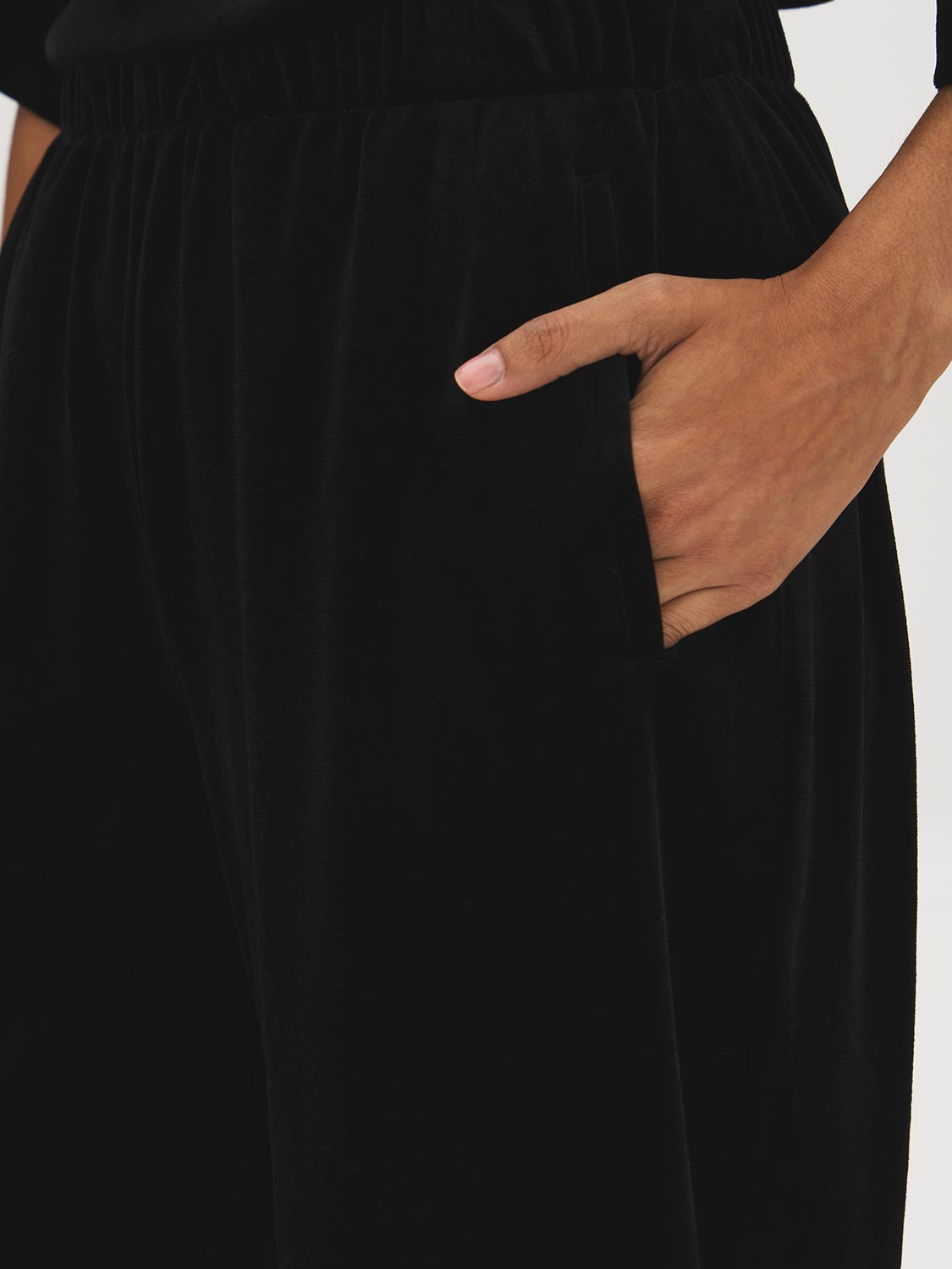 Black Velvet Wide-Leg Pull-On Pants - Pocket Detail - Suzy Shier